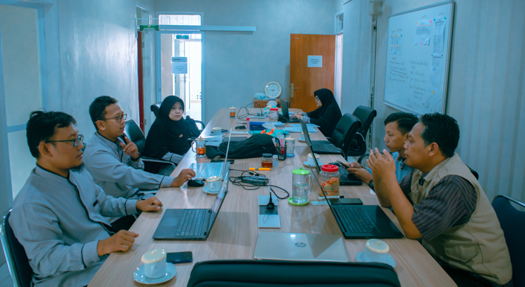 Diskusi Produktif antara LPP Al-Irsyad Al-Islamiyyah Purwokerto dan Tim Prabu Bima Tech Mengenai Pembuatan Smart Card untuk Jenjang SMP dan SMA