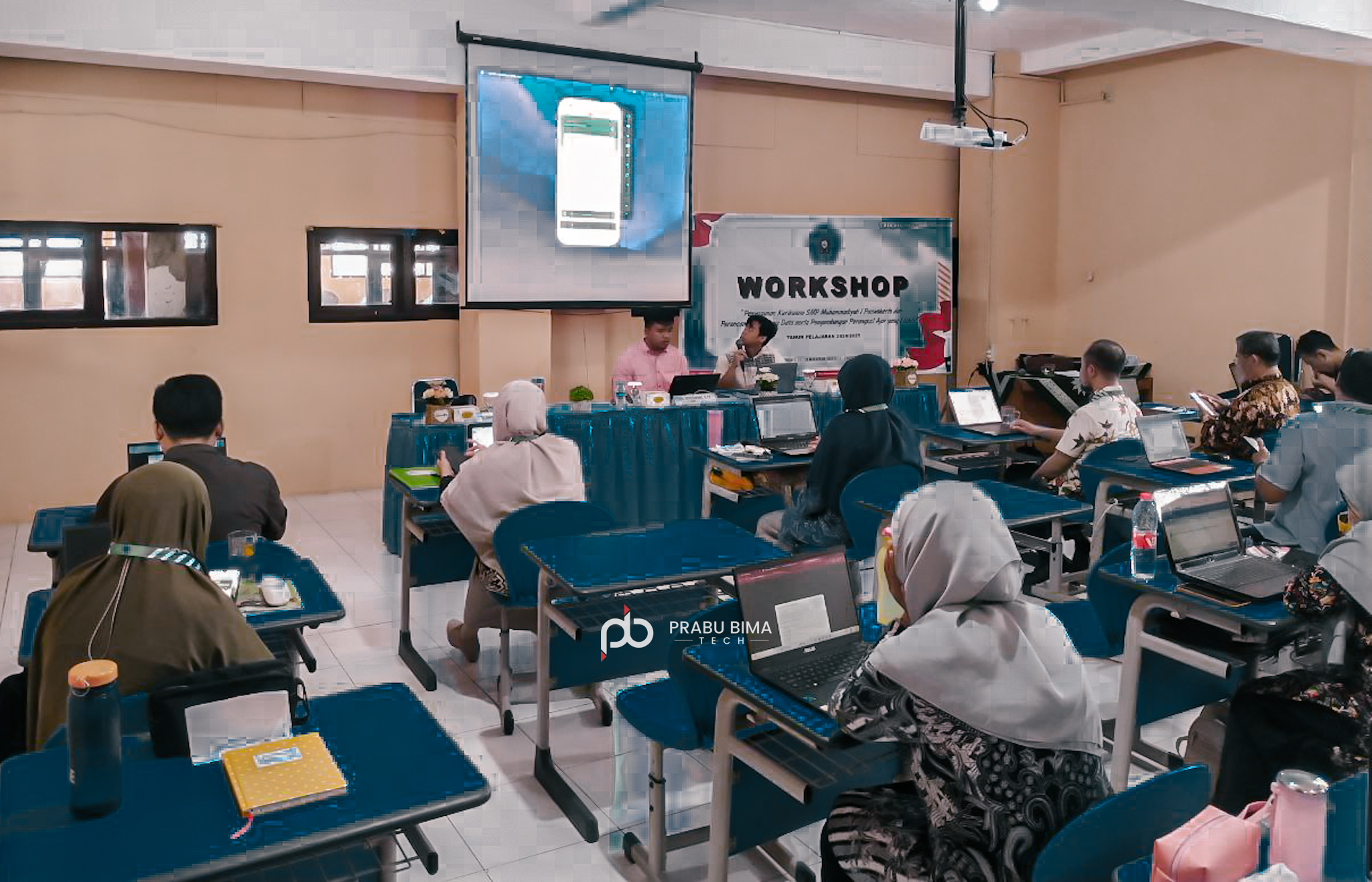 Tim Prabu Bima Tech Sosialisasikan Aplikasi Presensi di SMP Muhammadiyah 1 Purwokerto