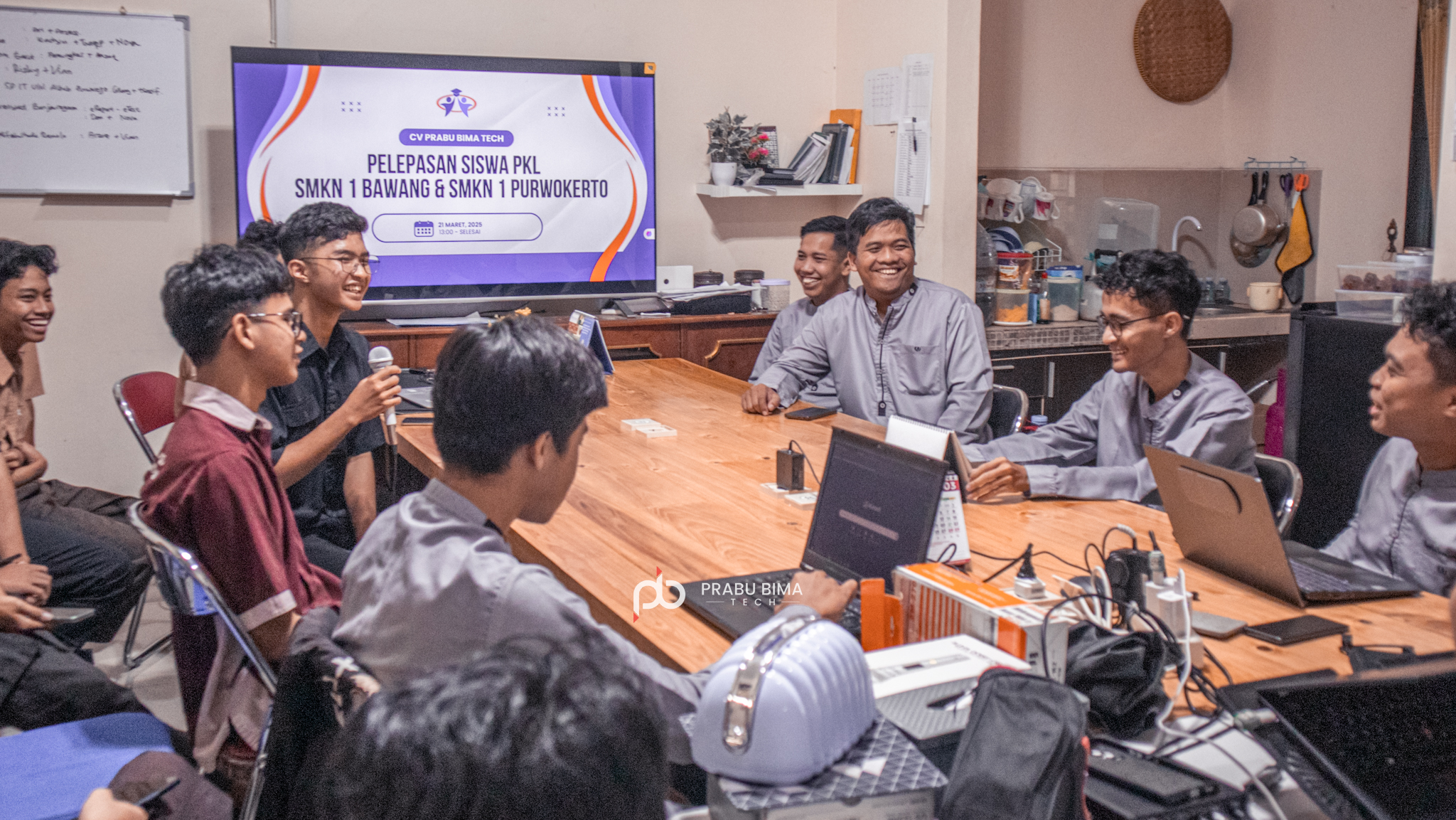Siswa PKL dari SMKN 1 Purwokerto dan SMKN 1 Bawang Selesaikan Program Magang di CV Prabu Bima Tech dengan Acara Perpisahan